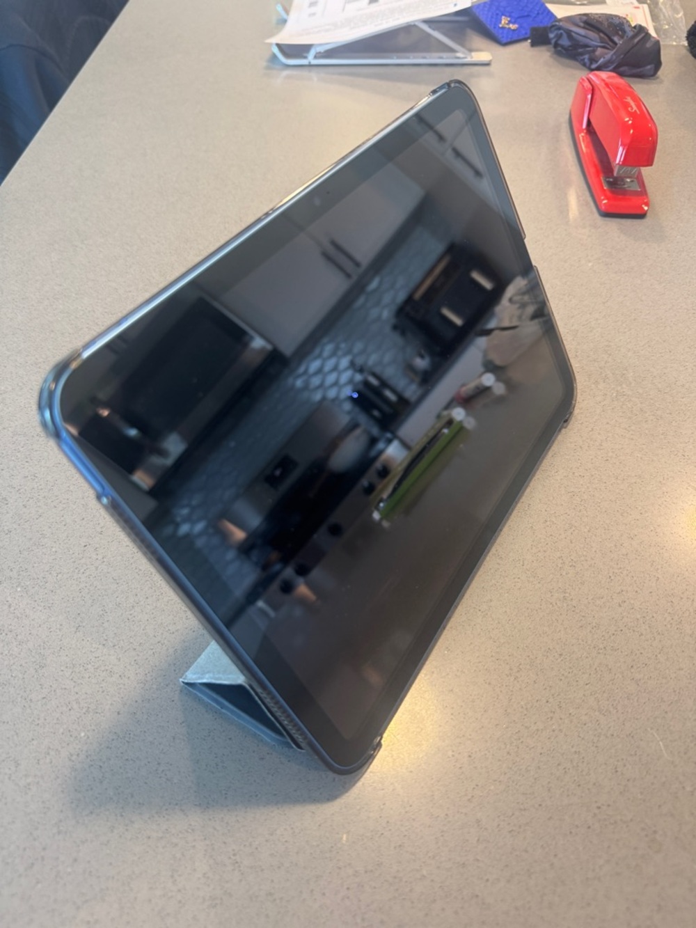Apple iPad 10.9 inch, 10th gen, 256GB WiFi, blue. Case and charger included!!! - Picture 6 of 14